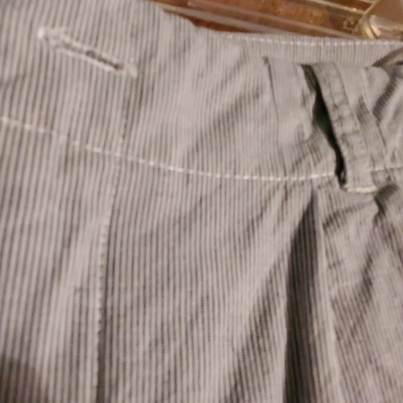 For Cynthia Seersucker Cuffed Shorts - Picture 4 of 4